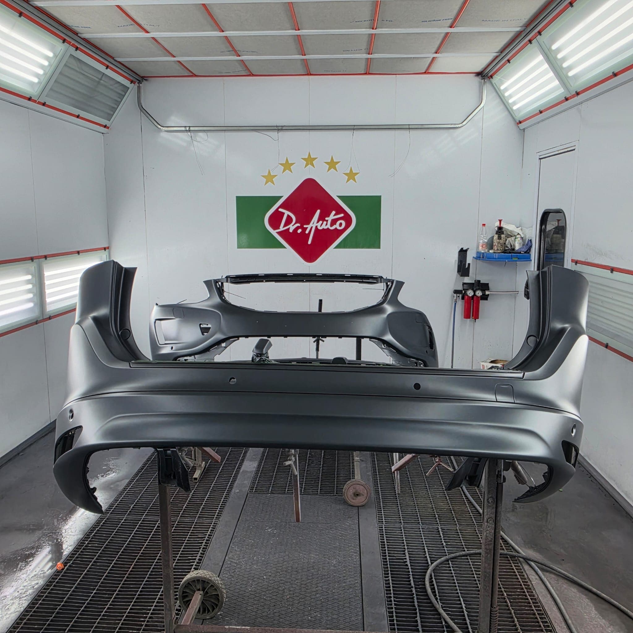 Cabină vopsitorie auto Sibiu — Dr. Auto