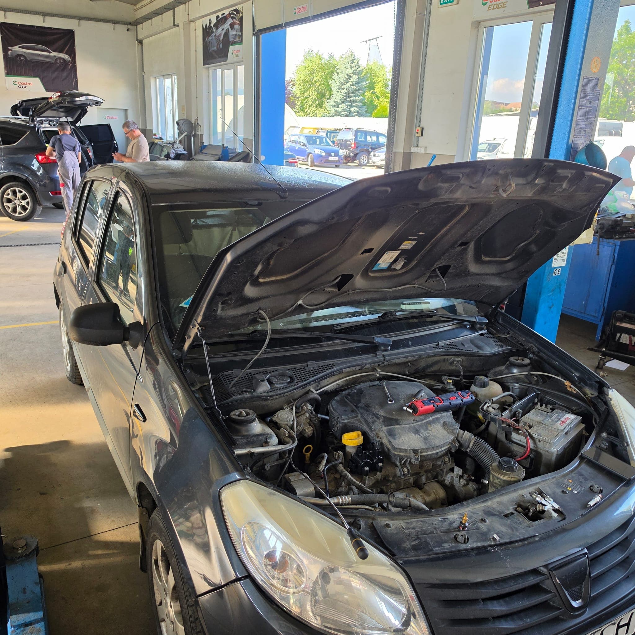 Revizie auto Sibiu — verificare motor în atelier Dr. Auto