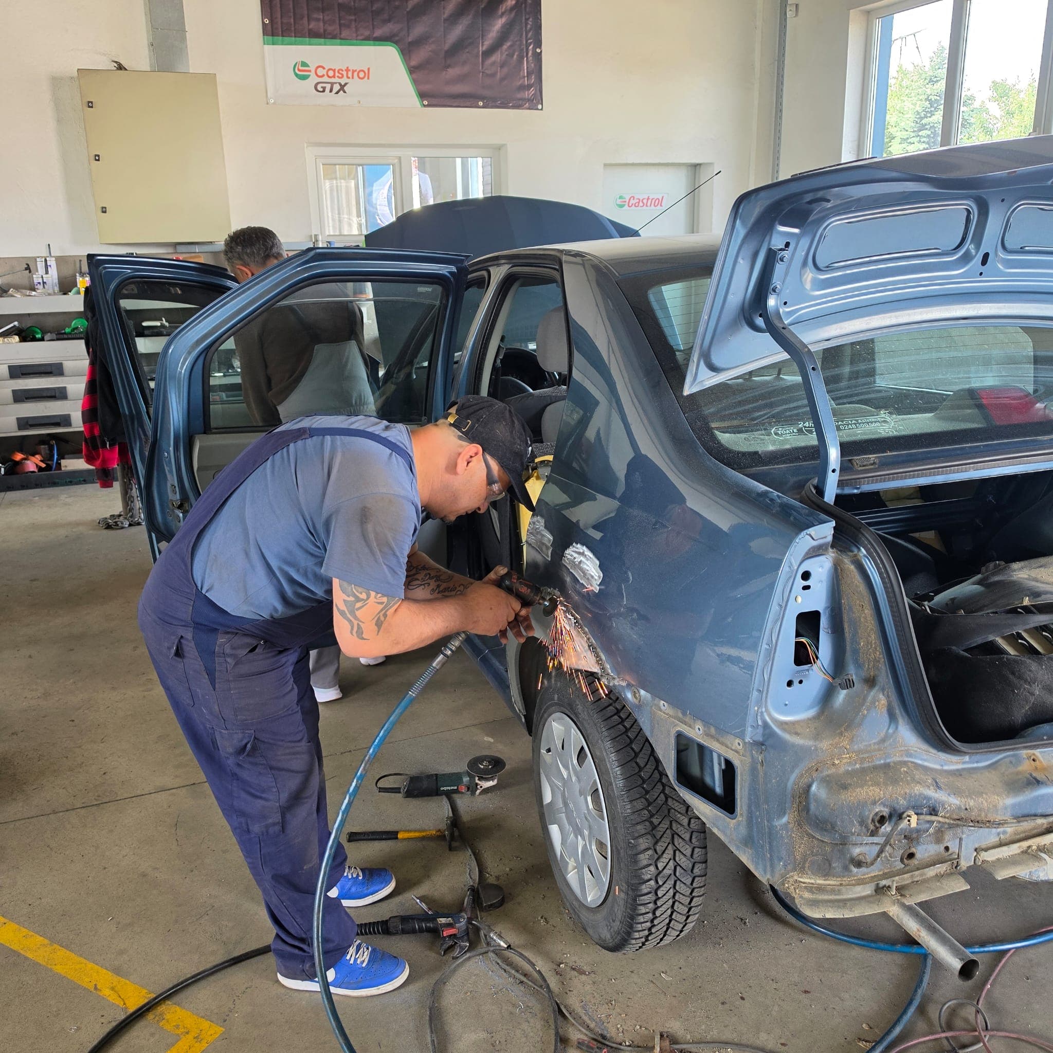 Tinichigerie auto Sibiu — șlefuire caroserie la Dr. Auto